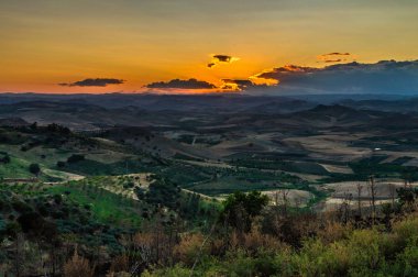 Güzel günbatımı, Mazzarino, Caltanissetta, Sicilya, Italya, Avrupa