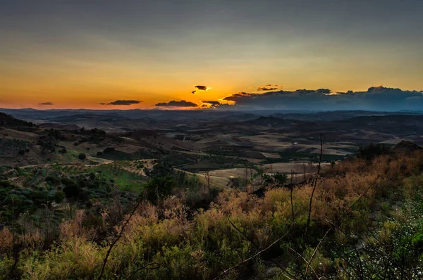 Güzel günbatımı, Mazzarino, Caltanissetta, Sicilya, Italya, Avrupa