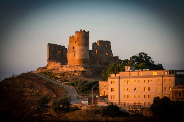 Veduta Del Castello Medievale Mazzarino Con Luci Del Tramonto Caltanissetta — Foto Stock