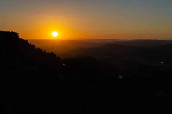 Maravilhosa Silhueta Por Sol Sobre Colinas Sicilianas Mazzarino Caltanissetta Sicília — Fotografia de Stock