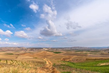 Bulutlu Bir Gün Sırasında Wonderful Sicilya Sahne, Mazzarino, Caltanissetta, Sicilya, İtalya, Avrupa