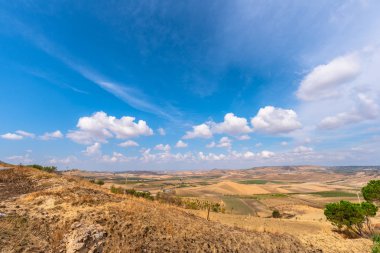 Bulutlu Bir Gün Sırasında Wonderful Sicilya Sahne, Mazzarino, Caltanissetta, Sicilya, İtalya, Avrupa