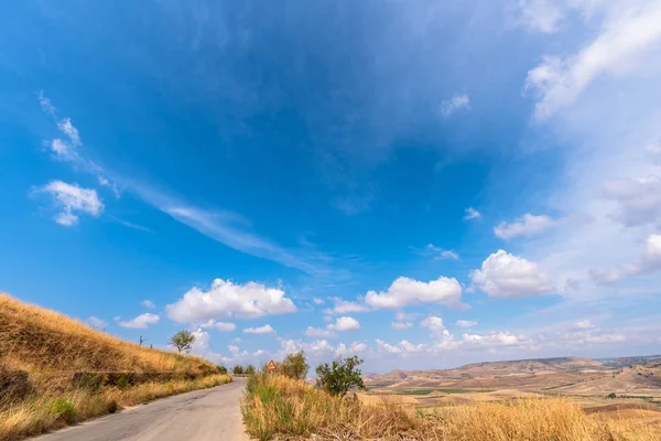 Bulutlu Bir Gün Sırasında Wonderful Sicilya Sahne, Mazzarino, Caltanissetta, Sicilya, İtalya, Avrupa