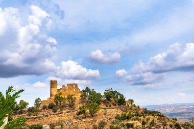 Mazzarino Ortaçağ Kalesi, Caltanissetta, Sicilya, İtalya, Avrupa Pitoresk Görünümü