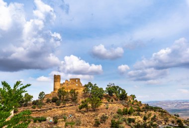 Mazzarino Ortaçağ Kalesi, Caltanissetta, Sicilya, İtalya, Avrupa Pitoresk Görünümü