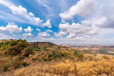 Bulutlu Bir Gün Sırasında Wonderful Sicilya Sahne, Mazzarino, Caltanissetta, Sicilya, İtalya, Avrupa