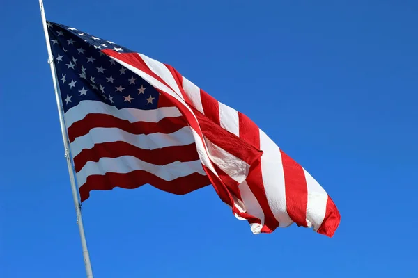 Gros Plan Drapeau Américain Soufflant Dans Vent — Photo