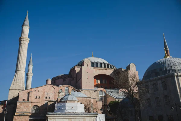 Vista sobre Hagia Sophia no céu azul — Fotografia de Stock