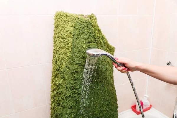 Wet carpet cleaning at home. Washing the carpet in the bathroom — 스톡 사진