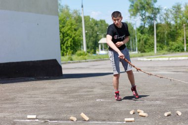 Novokuznetsk. Rusya. 08.06.2019. Sibirya'nın küçük halklarının ulusal oyunlarında yarışmalar. Shoria, Shor. Editoryal