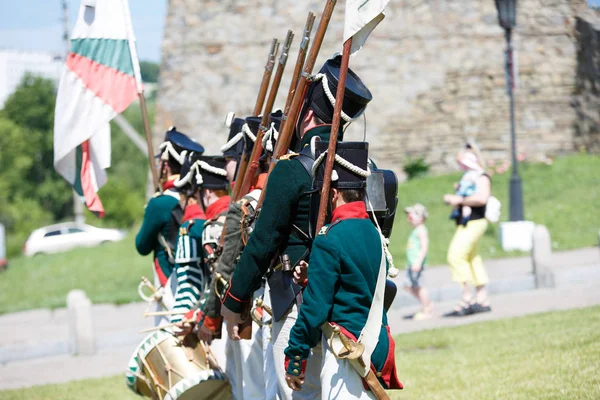 Uniformi dei soldati durante la guerra russo-francese del 1812. I cannoni e i tamburi del 1812 . — Foto Stock