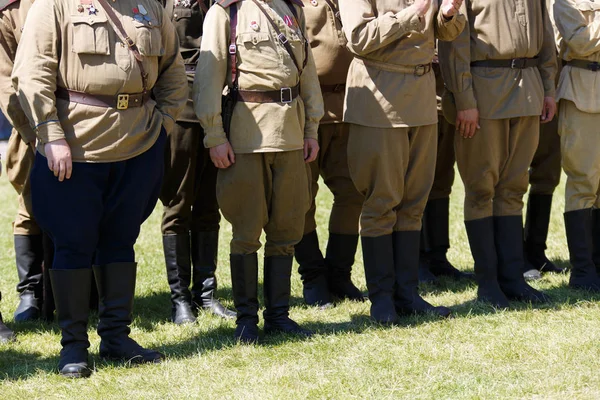 Uniforms and weapons of Russian soldiers during the first world war. Details of soldiers ' uniforms under Alexander 2. — Stock Photo, Image