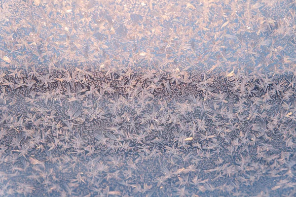 Fondo de invierno abstracto con espacio de copia. Textura invernal de los patrones helados. Enfoque suave y luz solar . —  Fotos de Stock