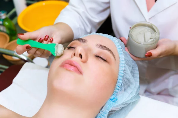 Beautician Holds Special Shoulder Blade Scrub Clean Skin Face — Stock Photo, Image