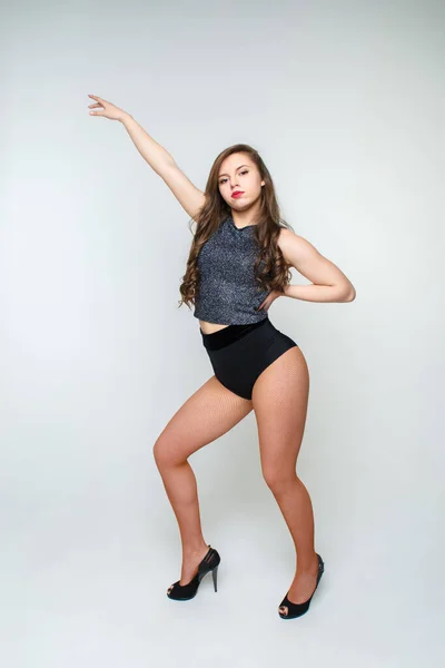 Sexy Jovem Mulher Com Cabelos Longos Shorts Pretos Meias Vermelhas — Fotografia de Stock