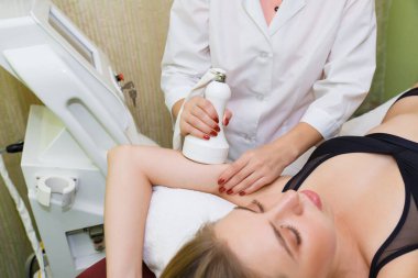 Boşluklu anti-selülit masajı