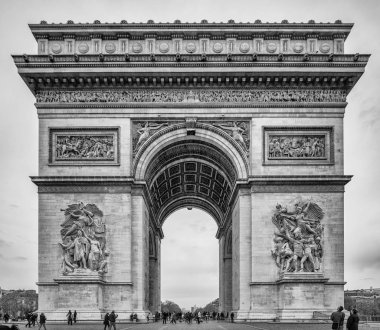 Paris Fransa - 30 Nisan 2013 turistler, dünyanın en büyük roundabout, Arc De Triomphe Paris, Fransa