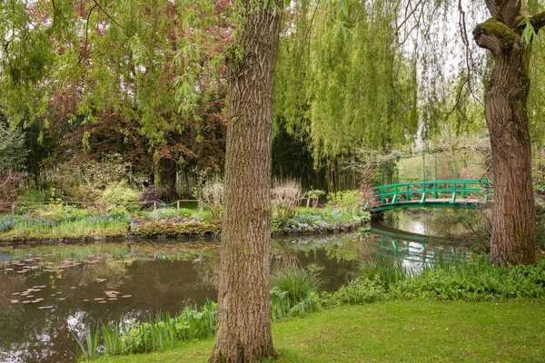 Die Ikonische Grüne Japanische Brücke Monets Garten Bei Giverny Der — Stockfoto