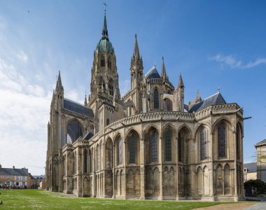 Bayeux'ın 13 yüzyıl Gotik Katedrali bir bahar gününde Normandy, Fransa için