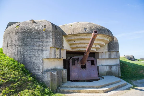 Güneşte Sur Mer Normandiya Omaha ve altın plajlar iniş arasında yer alan, Alman deniz topçu batarya kalıntıları.