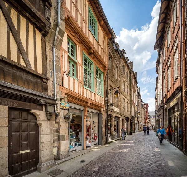 Dinan Frankrijk Mei 7De 2013 Toeristen Lokale Bevolking Mooie Stad — Stockfoto