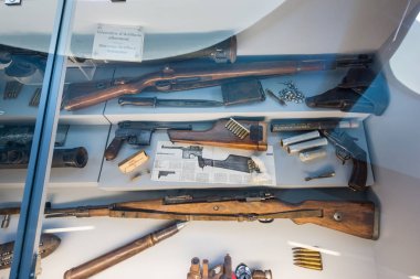 St Mere Eglise, Normandiya 7 Mayıs 2013: Amerikan Hava Müzesi'nde ekranda Alman ekipman