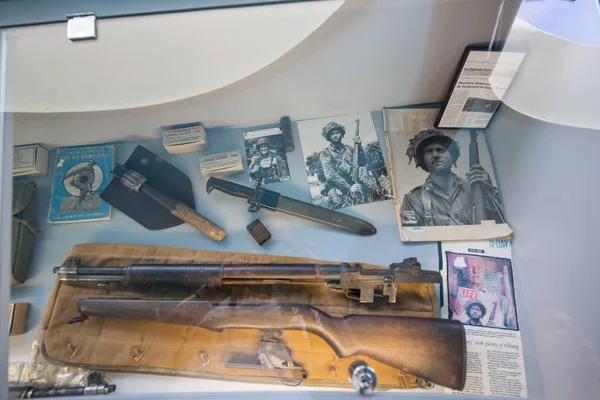 St Mere Eglise, Normandiya 7 Mayıs 2013: Amerikan Hava Müzesi'nde sergilenen Amerikan silah