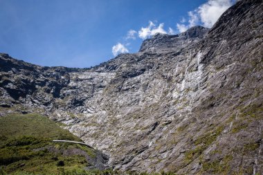 Çarpıcı sahne yakınındaki Milford ses, South Island, Yeni Zelanda