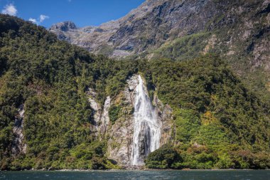 Panorama Milford ses şelale, Fiordland, Yeni Zelanda
