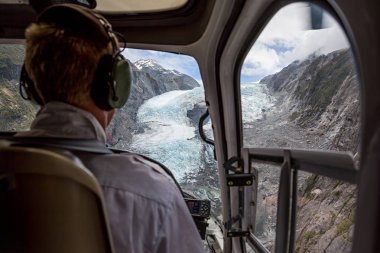 Franz Josef Glacier Yeni Zelanda 22nd Aralık 2014: Buzulu Helikopter ile yaklaşıyor.