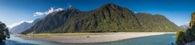 Panoramik manzara uzak Haast karayolu, South Island, Yeni Zelanda
