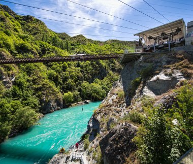 Queenstown, Yeni Zelanda, 24th Aralık 2014: Kawarau bungy merkezinde Bungy atlama