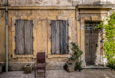 House ile ahşap kepenkleri St Remy de Provence, Fransa