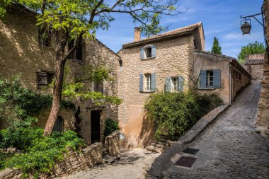 Bayan Provence Gordes Ortaçağ tepenin şehir içinde. Fransa