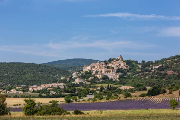 Campi Lavanda Una Città Collinare Provenza Francia — Foto Stock