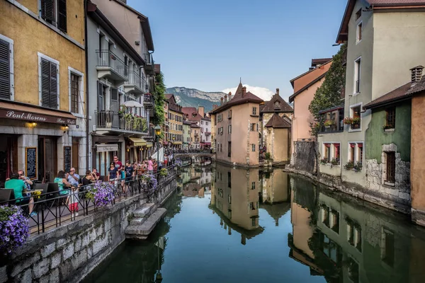 Annecy France July 17Th 2015 Tourists Restaurants Beautiful Town Annecy — Stock Photo, Image