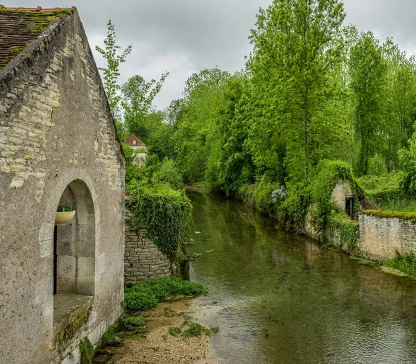 Vista Rio Serein Aldeia Noyers Sur Serein Borgonha — Fotografia de Stock