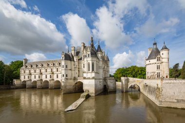 Çarpıcı Chateau de Chenonceau Fransa Loire Vadisi'nin en çok ziyaret edilen ve çok fotoğrafı çekilen chateau