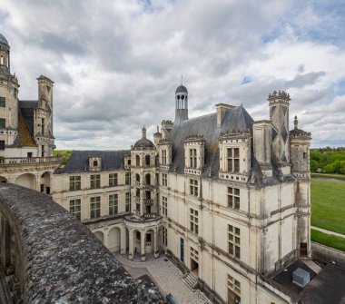 Avlu manzaralı ve Chateau Chambord, Loire Valley, Fransa yükselmesine