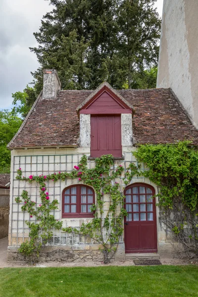 Cottage Com Treliça Rosas Escalada Vale Loire França — Fotografia de Stock