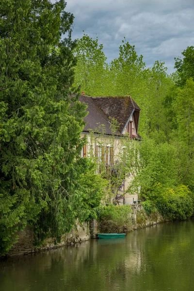 Maison Bord Rivière Bateau Dans Pittoresque Ville Noyers Sur Serein — Photo