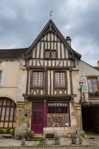 Noyers Sur Serein Francia Mayo 2013 Tienda Cerámica Una Casa — Foto de Stock