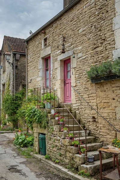 Casa Pedra Com Escadaria Vasos Noyers Sur Serein Borgonha Francia — Fotografia de Stock