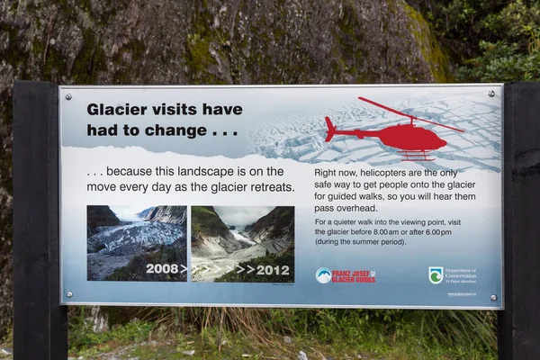 Franz Josef Glacier Grudnia 2014 Signage Lodowcu Informując Odwiedzający Wycofujące — Zdjęcie stockowe
