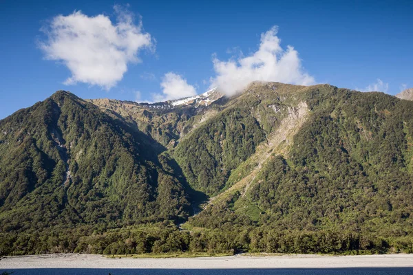 Bergregion Mit Wenig Schnee Und Wolken Auf Der Südinsel Neuseeland — Stockfoto