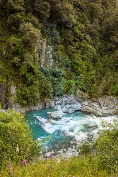 Patrząc Dół Czystej Wody Turkus Wąwozie Wyspie Południowej Nowej Zelandii — Zdjęcie stockowe