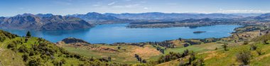 Wanaka ve çevreleyen göl ve dağ aralığından Roy'un tepe manzarayı izlemek Yeni Zelanda'da