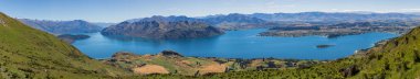 Wanaka ve çevreleyen göl ve dağ aralığından Roy'un tepe manzarayı izlemek Yeni Zelanda'da