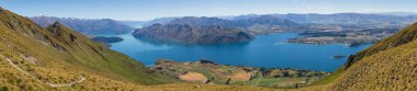 Wanaka ve çevreleyen göl ve dağ aralığından Roy'un tepe manzarayı izlemek Yeni Zelanda'da