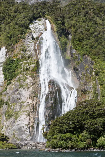 Καταρράκτης Στο Milford Sound Fiordland Νέα Ζηλανδία — Φωτογραφία Αρχείου